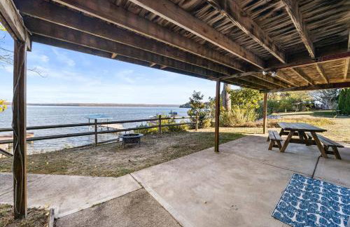 Waterfront retreat w/ wraparound deck & BBQ - Foto 29