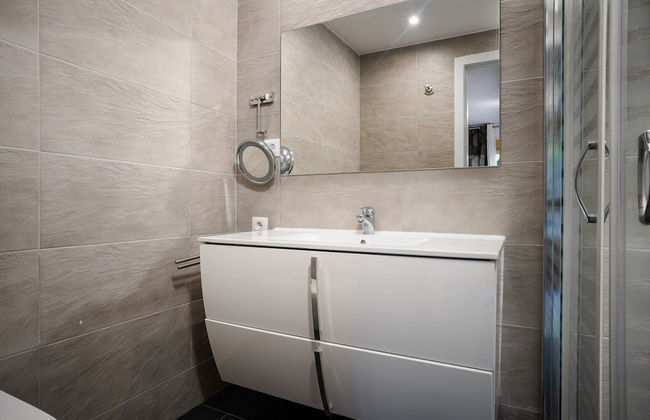 Beachside Apartment With Shared Pool - Photo 11