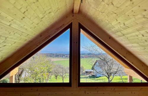 Zweistöckiges Natur-Holzhaus mit Berg- & Seesicht - Foto 10