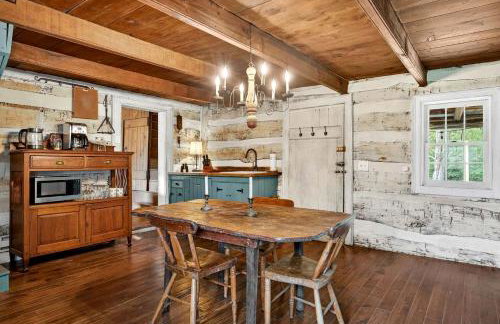 Historic Restored Farmhouse with Cowboy Cauldron Fire Pit Near Ice Mountain, Capon Bridge, West Virginia - Foto 13