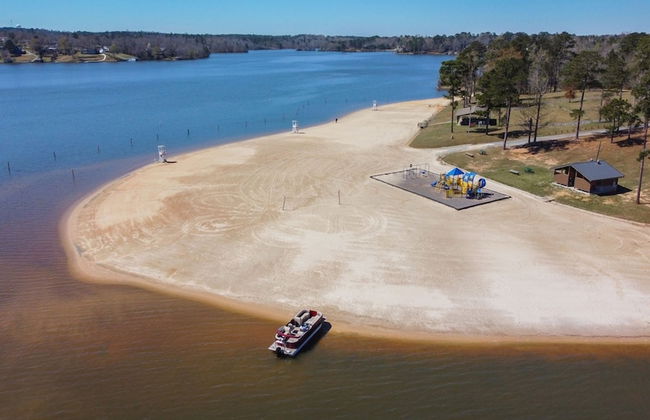 7BR Lakefront Haven Pool Hot Tub Gated 4acres - Foto 56