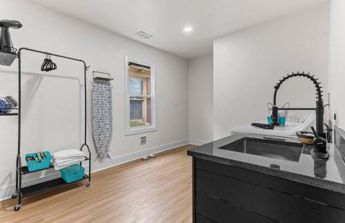 Spacious 4BR House Near Downtown, Perfect for Groups & Pets - Foto 41