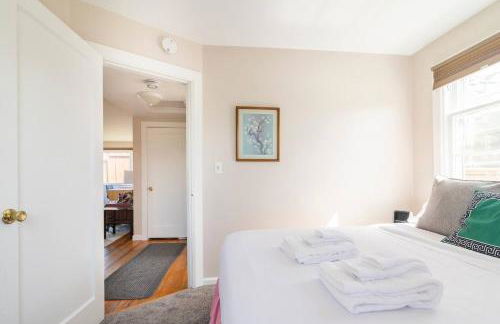 Garden Retreat • Deck Dining + Fire Pit - Foto 35