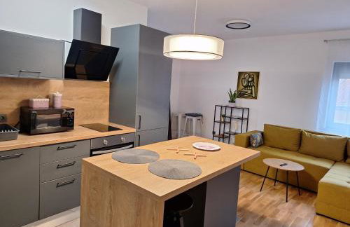 City heaven,self check in, with free parking - Foto 48