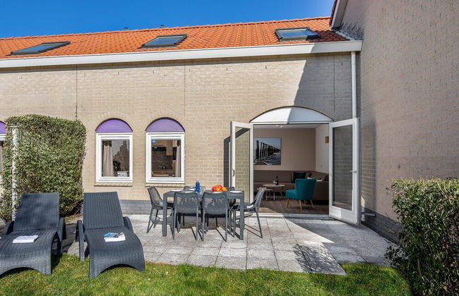 Restyled Bungalow With 2 Bathrooms, Near the Beach - Photo 30