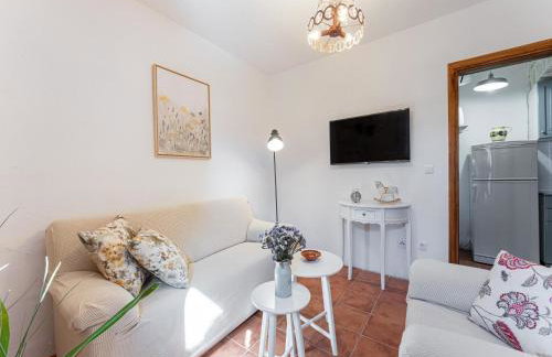 Charming Villa with Private Garden & BBQ - Foto 5