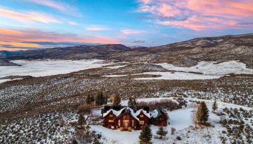 Sleeps 20 Secluded 7BDR Retreat on 71 Priv Acres Elkstone Lodge by AvantStay - Foto 5, Other