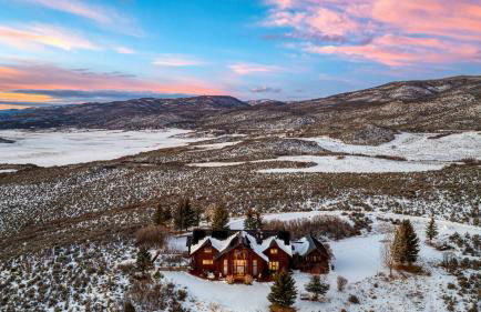 Sleeps 20 Secluded 7BDR Retreat on 71 Priv Acres Elkstone Lodge by AvantStay - Foto 5