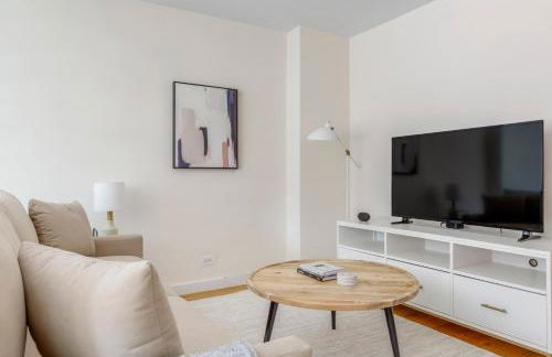 Midtown East 1BR w DM nr UN NYC-906 - Foto 2