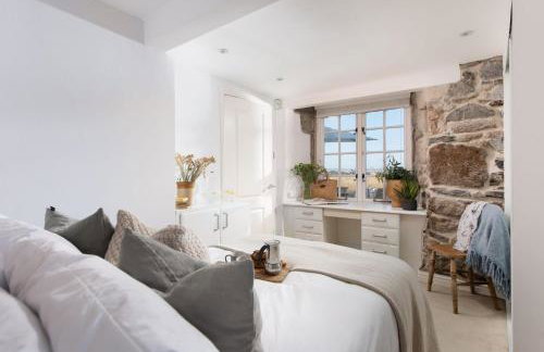 Tides Reach - Free WiFi - Harbourside - Wood Burner - Coffee Machine - Photo 18