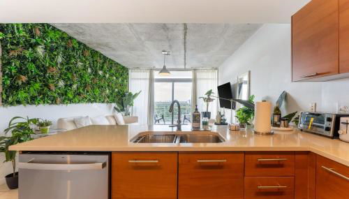 1BR Miami Retreat with BBQ, Pool, & Skyline Views - Foto 4, stove, dishwasher