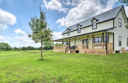 Gingerland Ranch in Del Valle Game Room and Porch - Foto 30