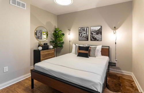 2BR Townhome with Parking - Walk to Stadiums & Downtown - Foto 10