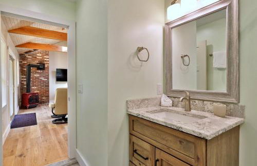 Experience the charm of Peak Hill Home, a cozy 3-BR retreat close to Ski Resort - Foto 22