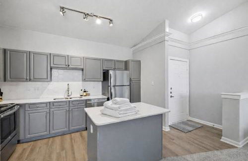 North Dallas 1BR Escape Modern Design Amenities - Photo 8