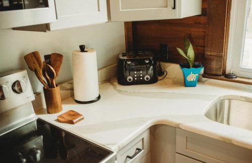 Bell Tower Suite Private Riverfront Stay Near Charleston WV - Foto 15