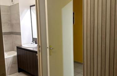 Appart Lumineux 2ch proche Près d'Arènes avec wifi tv et patio - Foto 15