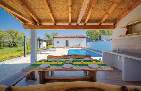 Gorgeous Home In Buje With Kitchen - Foto 1