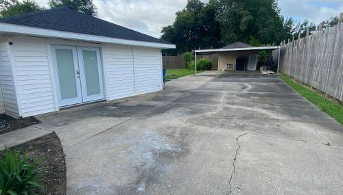 Pool House - Photo 3