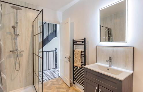 Heart of Cowes - 10 Guests, 200m to Town, Sea View - Photo 6