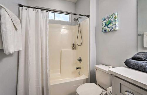 Modern PCB Home with Private Yard and Pool Access - Foto 33