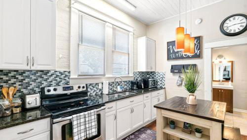 Charming and Historic Bungalow Near All - Foto 2, stove, dishwasher, minibar