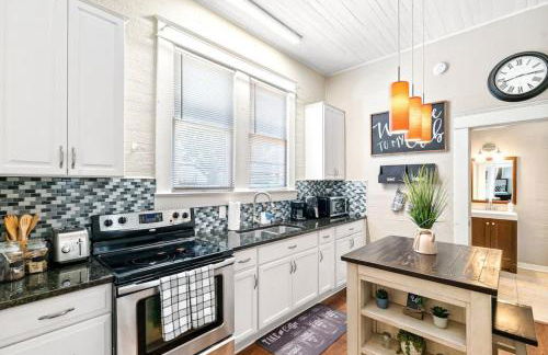 Charming and Historic Bungalow Near All - Foto 2