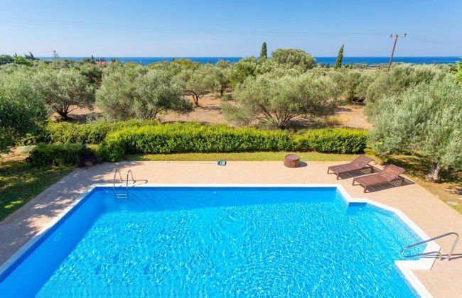 Villa Eufrosini Large Private Pool Walk to Beach Sea Views A C Wifi Car Not Required - 2301 - Foto 19