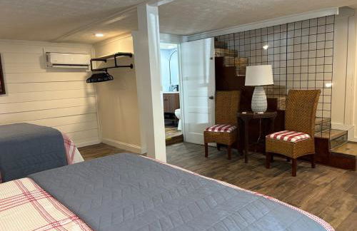 The Carriage House - Photo 21