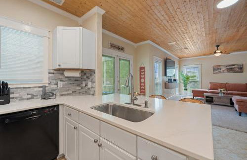 Low Country Gem with Heated Pool Games and Hot Tub - Photo 40