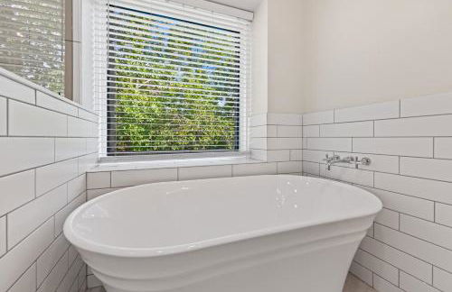 Lakefront Escape Sleep 12 Dock Hot Tub Pool Grill - Foto 26