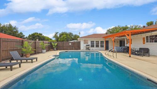 5-BR Relaxing Retreat with Pool Hot tub Fire Pit - Foto 1