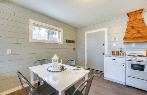 Walk to Lake and Trails Cape Fair Retreat with Grill! - Foto 8