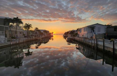 Pelican's Roost, Waterfront comfort at Venture Out - Foto 1