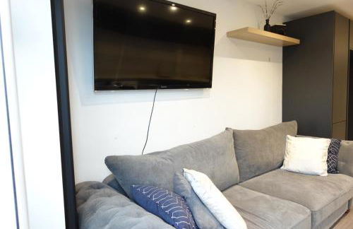 4 bedroom, Sleeps 12, Free Parking - Foto 7