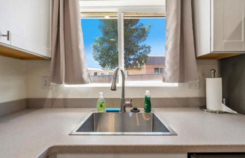 l NEW l Fully Remodeled 3BR 2BTH l 1 Min to Veterans Memorial Park - Foto 14