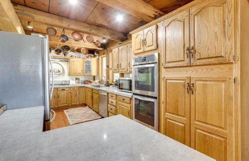 Walk to Lake Gregory Family Retreat with Patio! - Foto 10