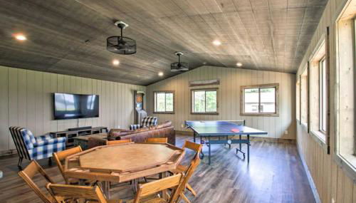 Lakefront Retreat with Dock and Game Room and Deck - Foto 5, Game Room