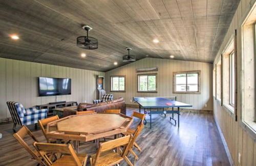 Lakefront Retreat with Dock and Game Room and Deck - Foto 5