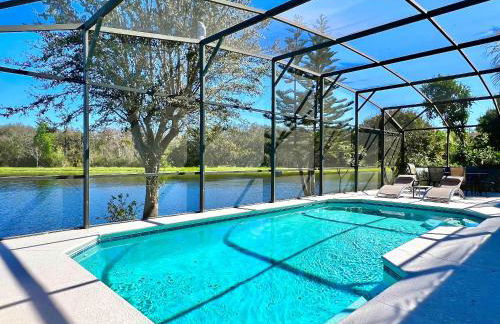 Lovely Lakeside 4-Bed Pool Home at Villa Sol-3125 - Foto 29