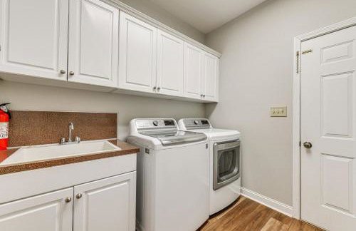 Lake Norman Retreat with Dock, Game Room and Hot Tub - Foto 42