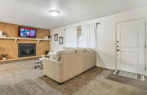 3BR with Patio and Fire pit near Hiking & Downtown - Foto 8