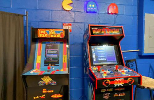 Spacious retreat w pool & game room - Foto 72