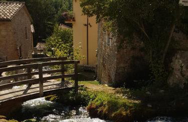 Locazione Turistica al Castello di Scopoli, situata tra Pale e Rasiglia sulla via Francigena a due passi da Sellano Foligno Assisi e Spoleto - Photo 27