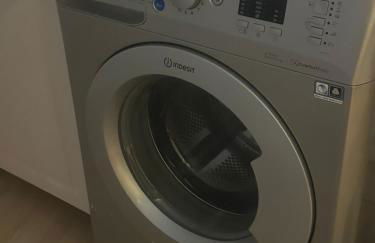 Double bed Quinton ,Studio Fast WiFi,Netflix, No deposit Required - Foto 24