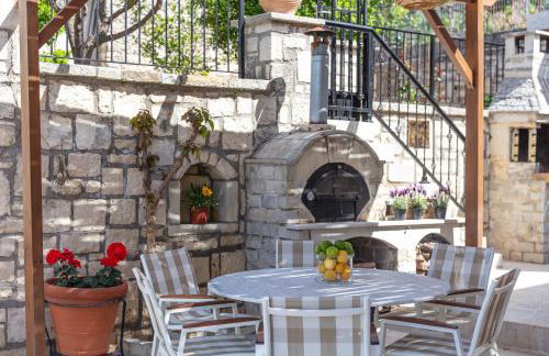 Captain's Hyatt - Photo 27