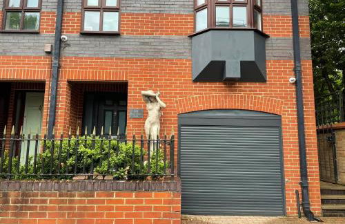 Stylish 1-bed studio - Photo 9