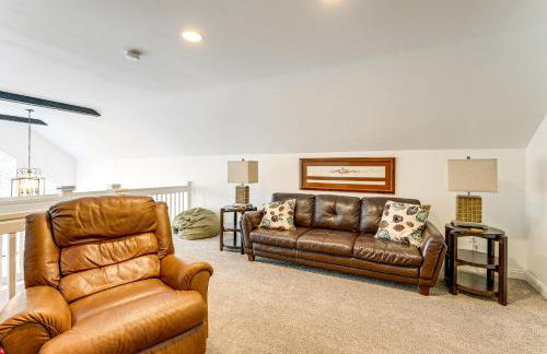 Sleek Getaway on Lake Wawasee with Private Dock! - Foto 26