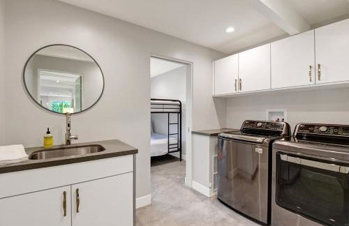 Ultra-Luxury- Resort Style Private Compound-Close to Everything- 3BD/2.5BA - Foto 8