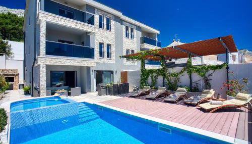 LUXURY VILLA PARADISE 120m from sandy beach, heated pool, billiard, max 12 pax - Foto 2